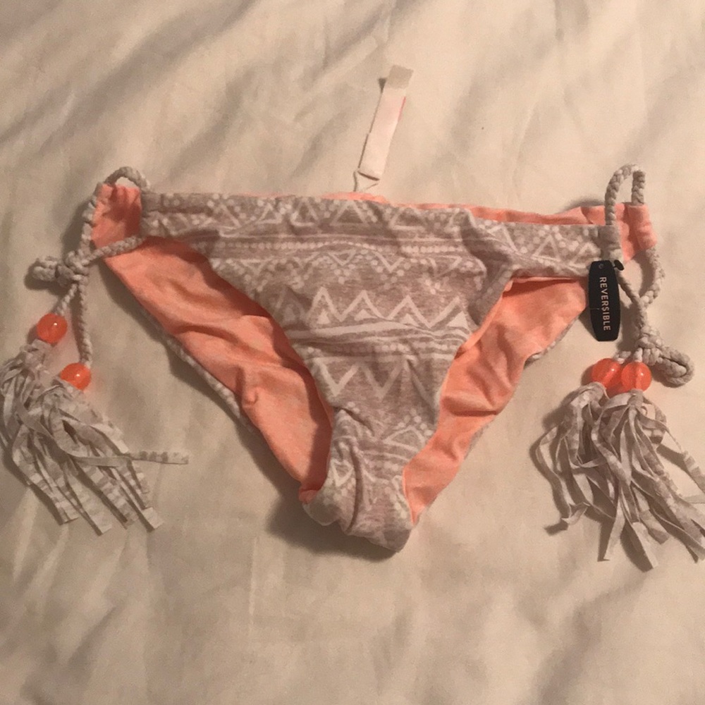 NEVER WORN Victoria’s Secret reversible bottoms
